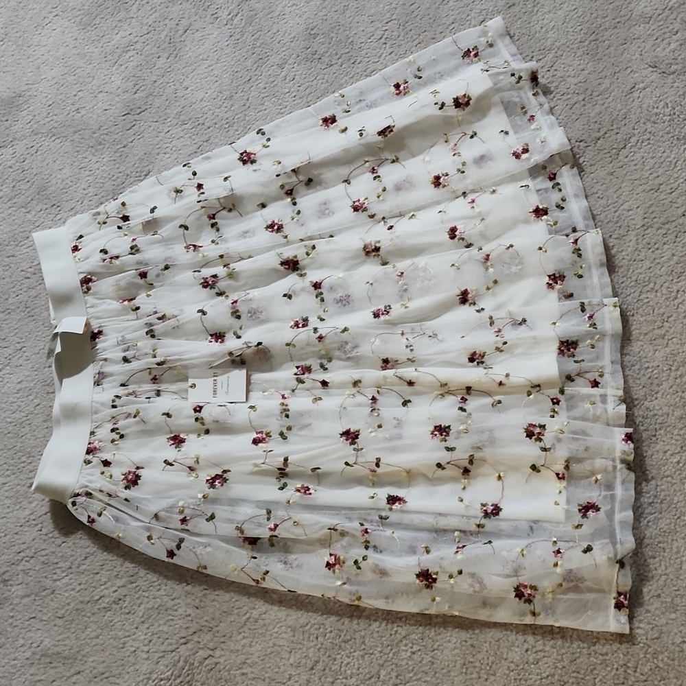 Forever 21 Mesh Flower Embroidered White skirt